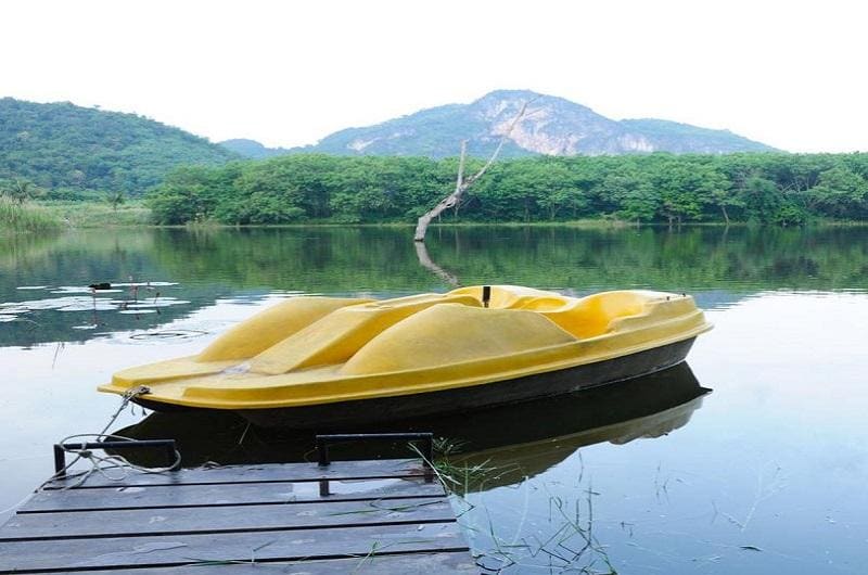 wypoczynek nad jeziorem