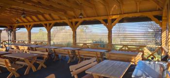 Wiata Karczma Łabędź  w&nbsp;środku 2